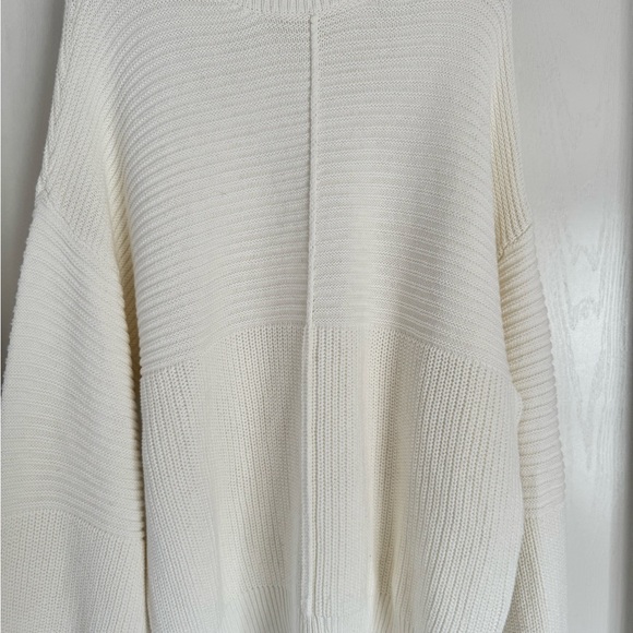 NWOT LE LIS Sweater - Picture 2 of 7